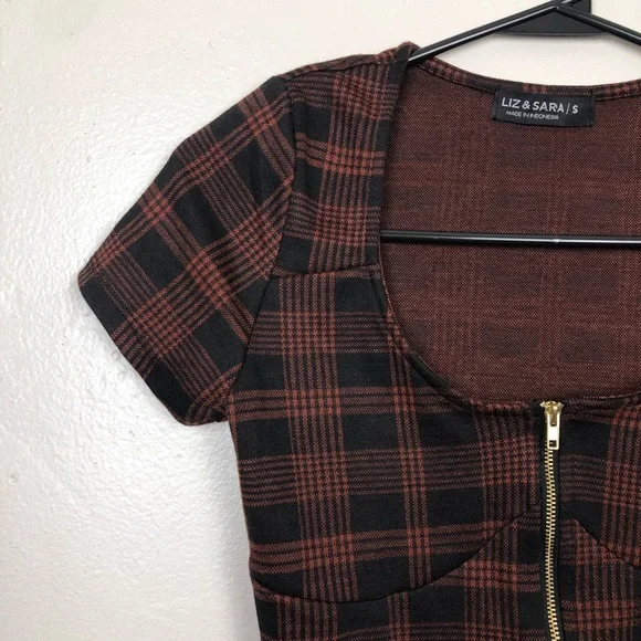 Liz & Sara Gingham Crop Top - Picture 2 of 4